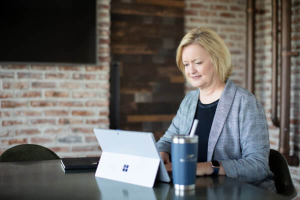 Woman on computer leading a team virtually